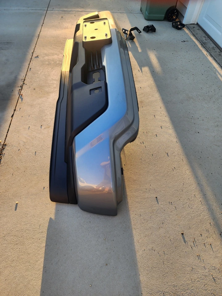 Conjunto de parachoques delantero Chevy Silverado 1500 2022-2025 con niebla OEM plateado envío gratuito Foto 3 de 4