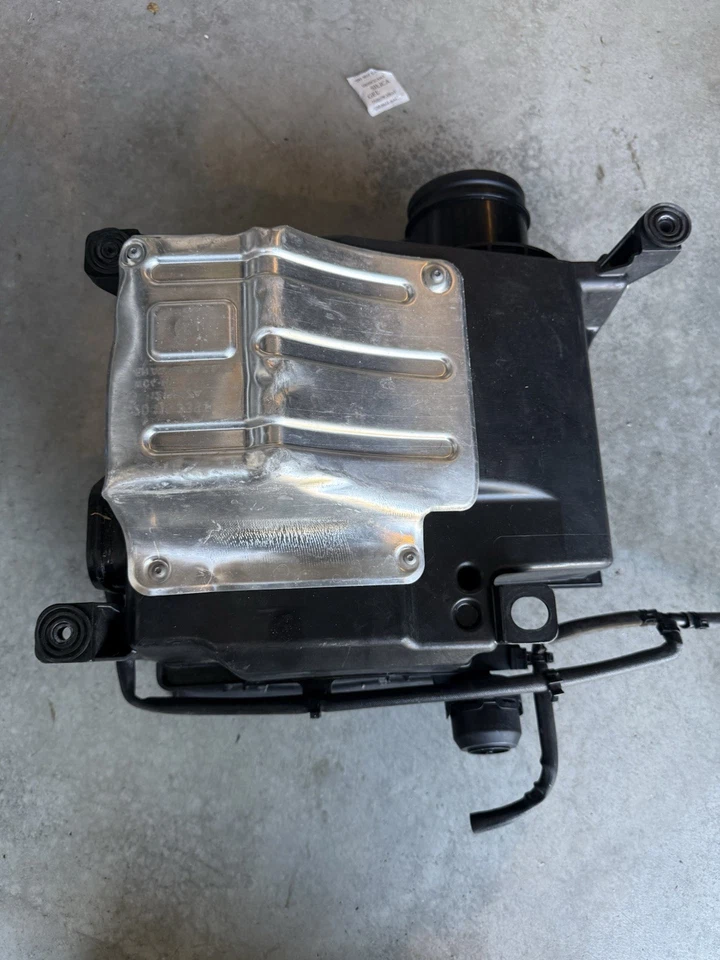 2017 2018 Audi FACTORY GENUINE AIR INTAKE BOXES WITH CARBON LIDS OEM - Image 4 of 4