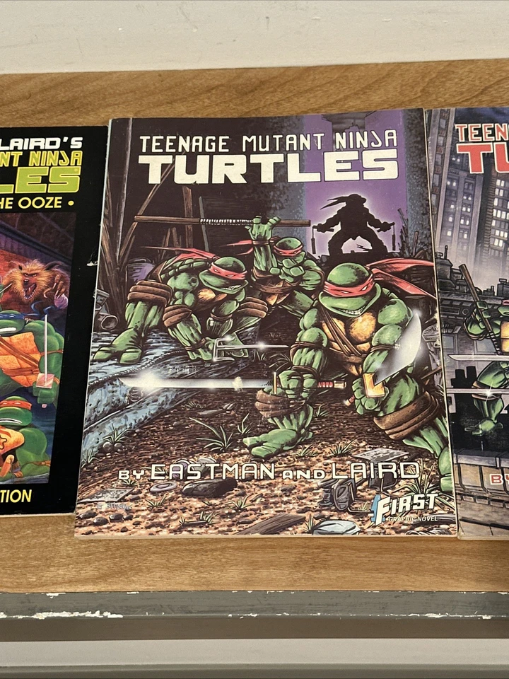 Lote Vintage de 3 Livros de Série Coletada Eastman e Laird TMNT Tartarugas Ninja - Imagem 3 de 4