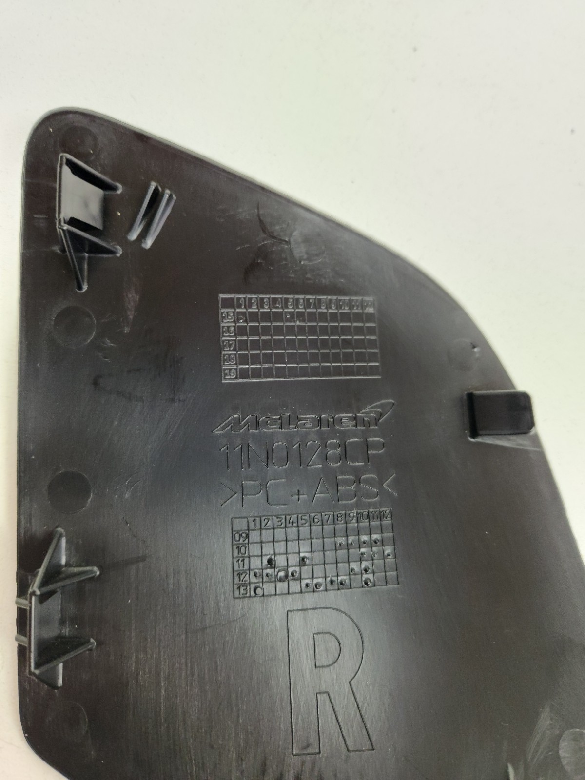 2015-2017 MCLAREN 675LT RIGHT SIDE LOWER DASH END CAP TRIM OEM 11N0128CP
