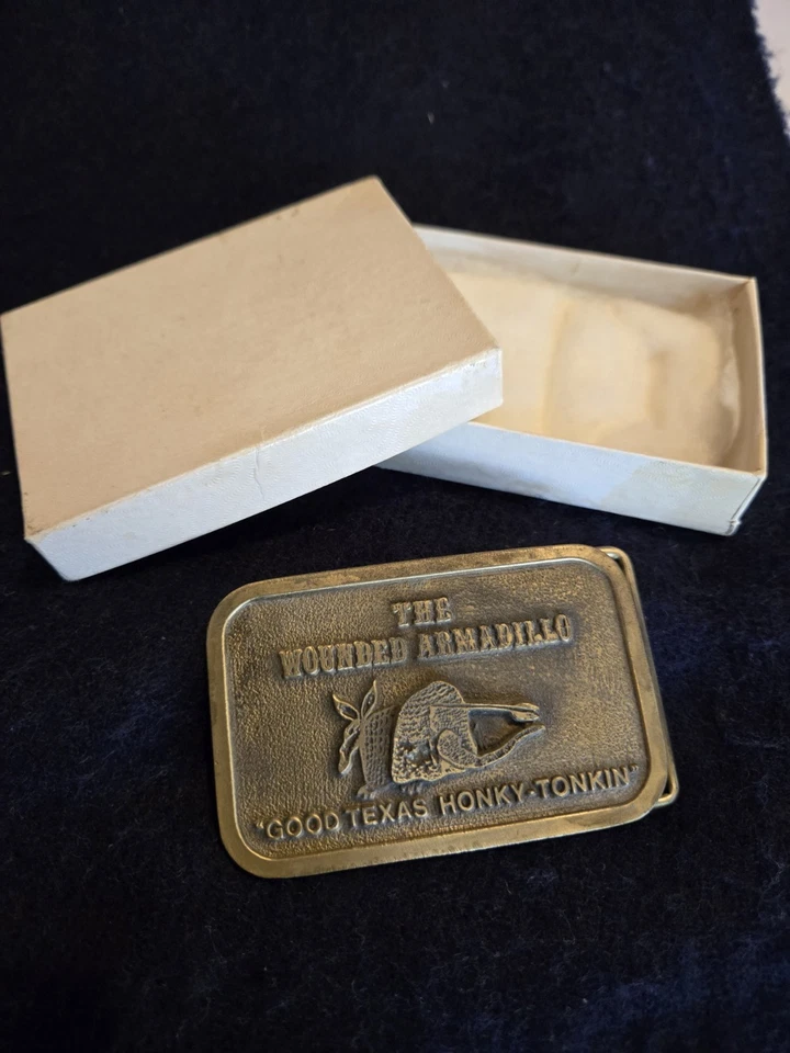 RARO! The Wounded Armadillo Honky Tonk Hit Line EE. UU. Hebilla de Cinturón Años 80 Caja Texas Foto 2 de 4