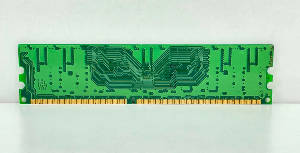 Nanya NT256D64S88B1G-6K 256MB DDR-333MHz-CL2.5 PC2700U-25330 Memory - Image 2 of 4