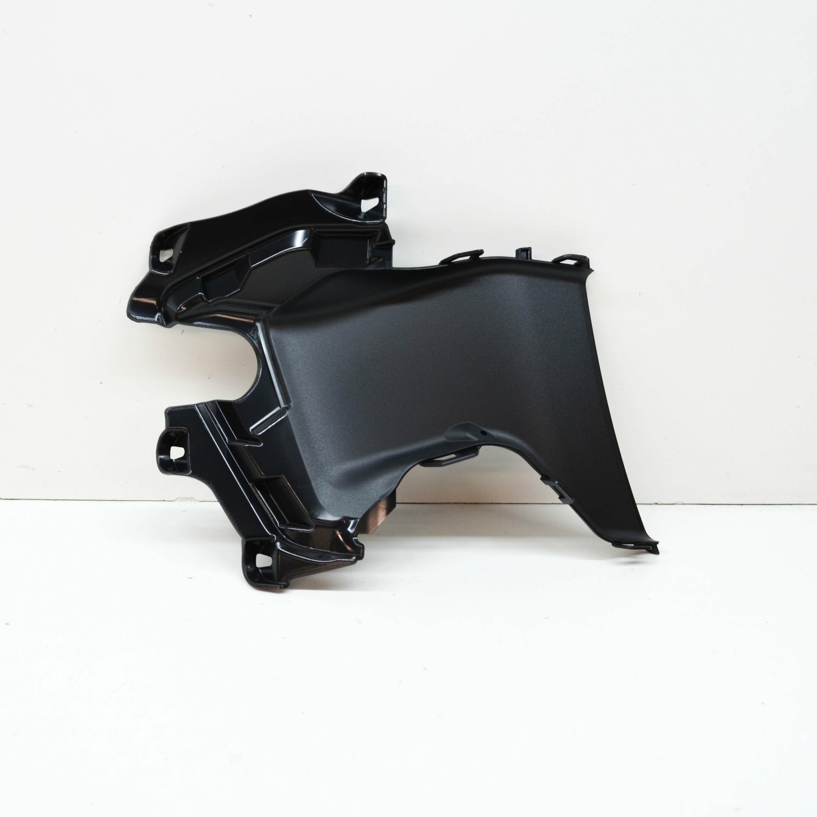 NEW AUDI E-TRON GEN FRONT RIGHT AIR GUIDE DUCT 4KE121764C9B9 
