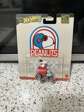Hot Wheels Pop Culture Peanuts Snoopy Diecast Car 1:64 Real Riders JBL84