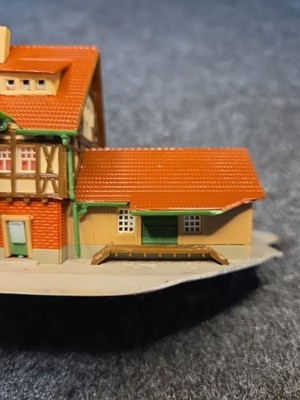 VOLLMER Z Scale # 49510 Neuffen Train Station Bahnhof Fully