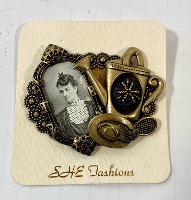 Broche Avec Miniature REF95225 - Occasion, Bijou Fantaisie Ou Vintage