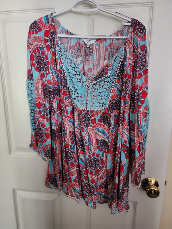 Pre-Owned Crown & Ivy Multi-Color Top Womans Size 3X