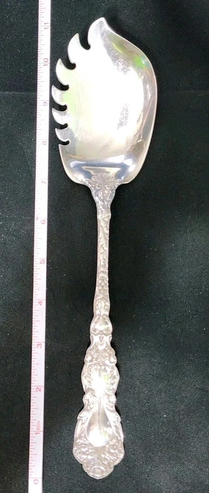 😎 GORHAM c1977 IMPERIAL CHRYSANTHEMUM SILVERPLATED "10 5/8" MACARONI SERVER 🔎 - Image 3 of 4