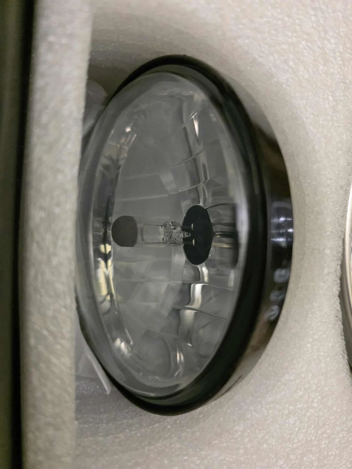 BNIB/05- 13 Harley Davidson Electra Glide OEM Headlight Kit/LOW SHIPPING! - Image 3 of 4