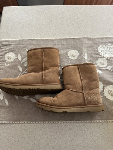 Ugg Children's Boots Size 6, S/N #1017703K, Chestnut - PRE-OWNED