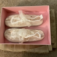 Size 6 Floral Lace Up Shoes