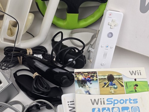 Nintendo Wii Console With Wii Sports Game Bundle Lot System 2 Controllers + Box - Picture 7 of 12
