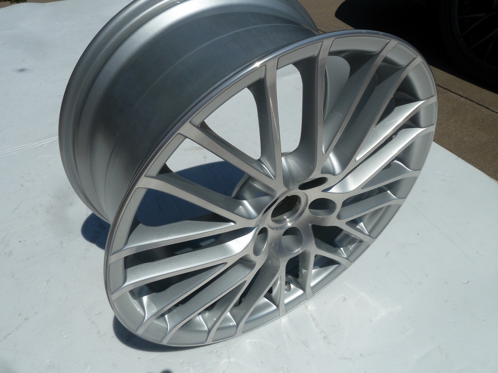 MINT 06-16 ASTON MARTIN V8 VANTAGE REAR WHEEL OEM RIM 20 spoke 9.5x19 Silver 19"