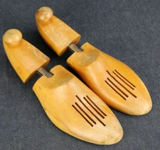 Vintage VENTED Rochester Shoe Tree Company New York Size Small Stretchers WOOD