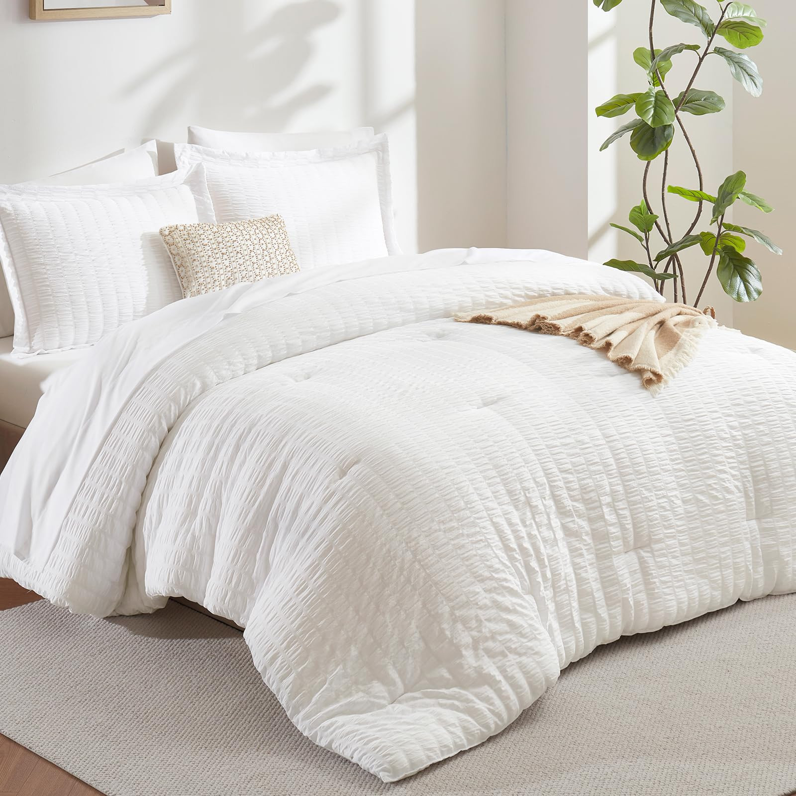 Queen Bed in a Bag White Seersucker Comforter Set with Sheets 7-Pieces All Se...