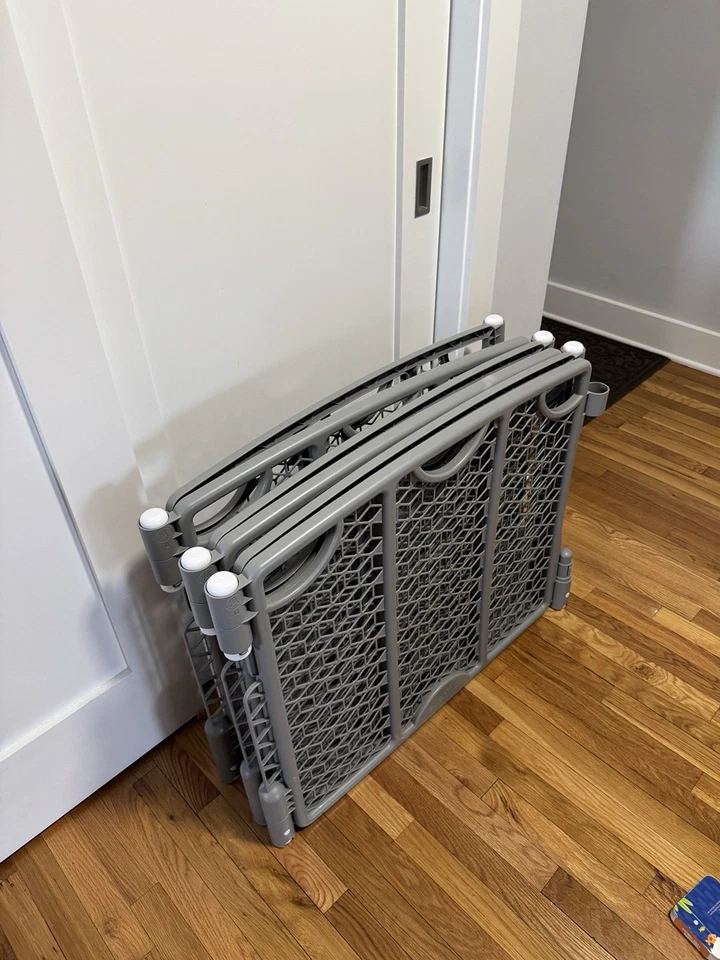 Evenflo Versátil Espacio de Juego Ajustable Área de Juego, 6 Paneles (Gris Frío) Foto 3 de 4