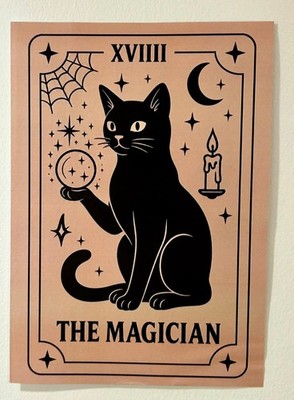 Schwarze Katze Tarotkarte A4 Kunstdruck The Magician Witchy Gothic Wandbild Magie Geschenk
