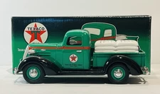SpecCast TEXACO 1932 Chevrolet Pickup with Sack Load 1:25 Scale