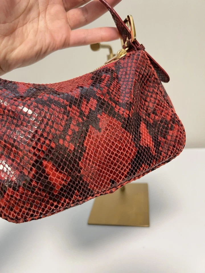 Bolso Michael Kors Rojo Pitón Estampado Serpiente Herrajes Dorados Boho Cartera de Hombro Foto 2 de 4
