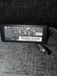 ORIGINAL HP 18,5V 65W LAPTOP LADEGERÄT HP GUTER ZUSTAND GEBRAUCHT