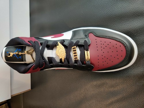 Air Jordan 1 Mid SE Black Dark 