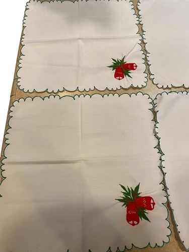 Vintage Embroidered Christmas Napkins Red Bells Set Of 12 Green Scalloped Trim - Picture 6 of 14