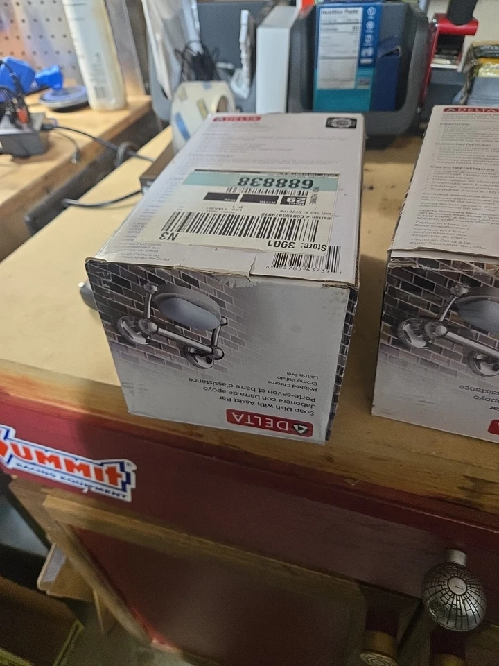 Jabonera Delta con barra de asistencia cromo pulido DF701PC Foto 4 de 4