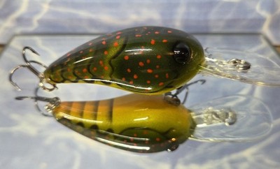 Custom painted 55 Rock Crawler / Vintage Wiggle Crankbaits Green Craw 