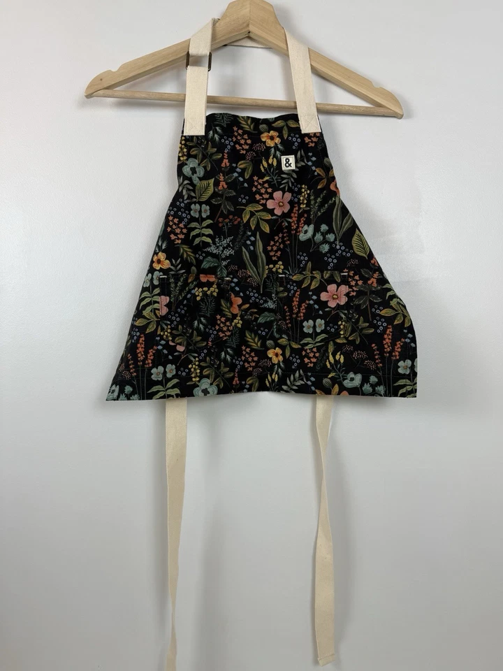 Usado en excelente estado niños 2-4 años Hedley & Bennett Delantal Crossback Rifle Paper Co. Hierba Jardín Foto 3 de 4