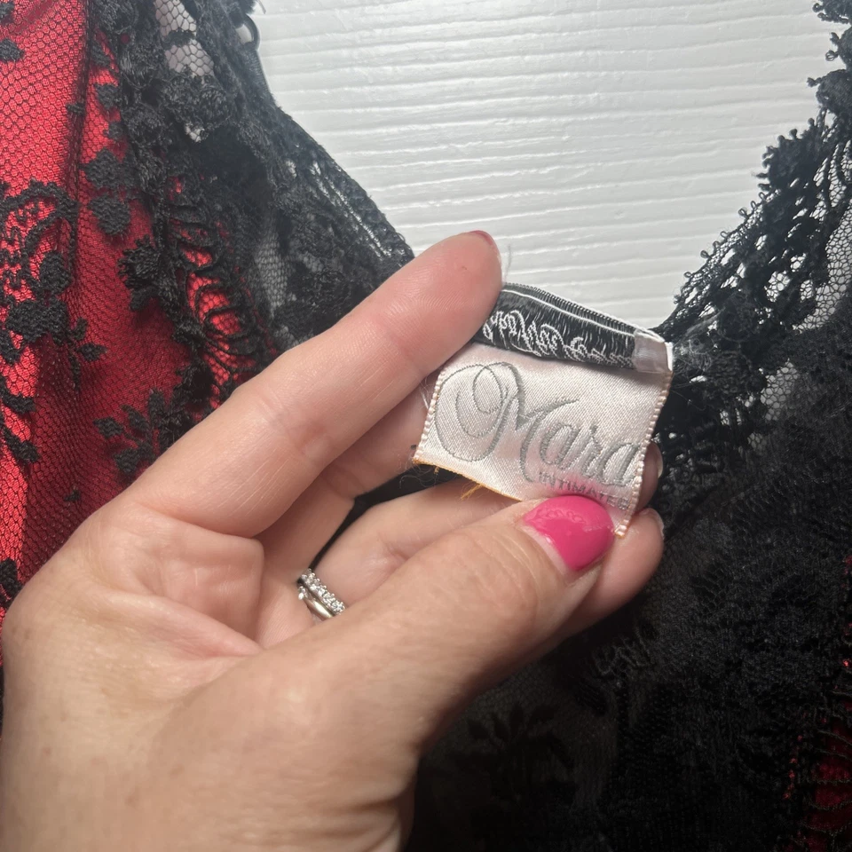 Body Lencería Vintage Sak’s Fifth Avenue Mara Íntimates Rojo Satinado Negro Encaje Foto 4 de 4