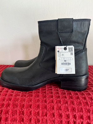 ZARA Distressed Effect  Leather Biker Ankle Boots  Pull Tab US 7.5