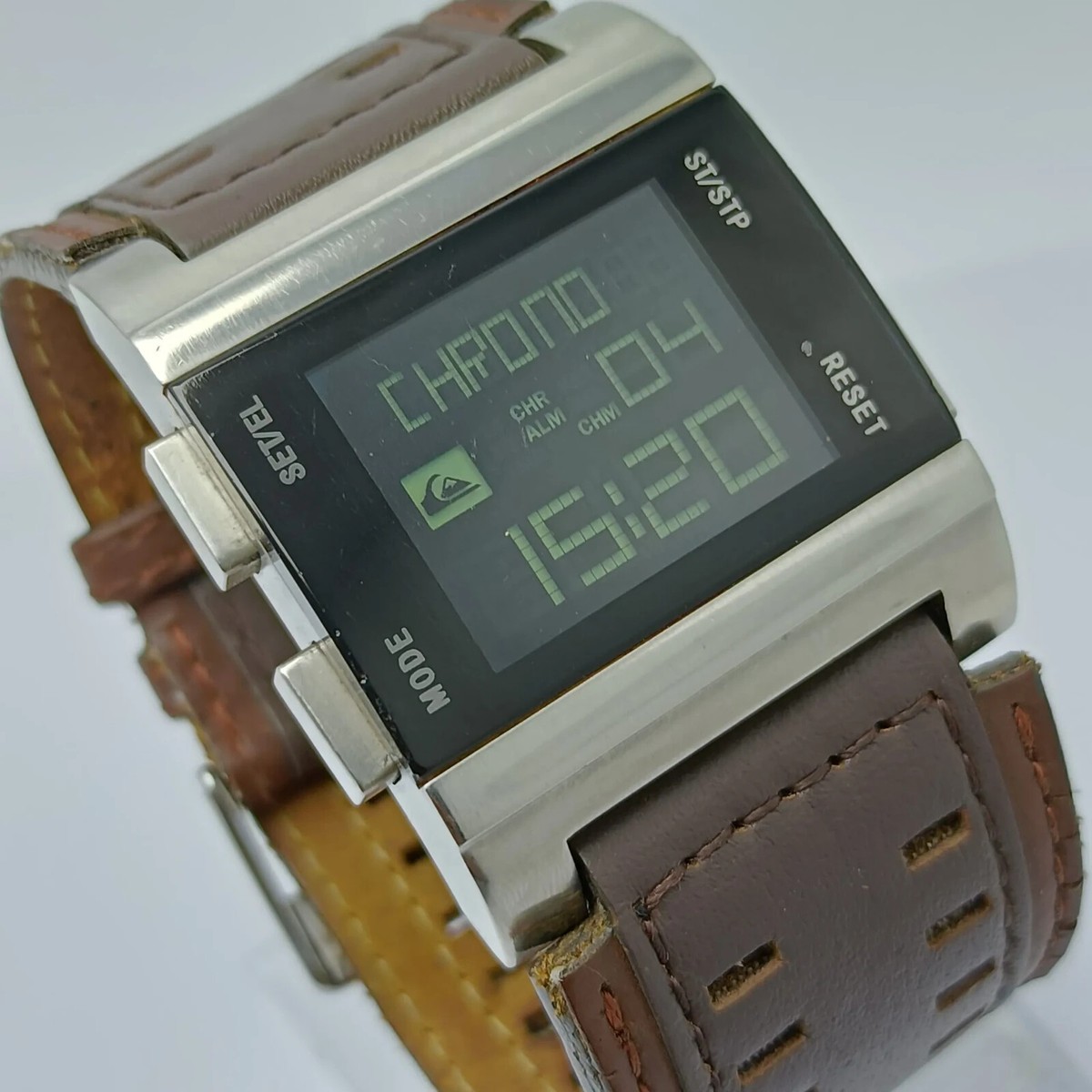 Quiksilver Random MO29AL Quartz Day/Date Alarm Digital Vintage Men’s Watch