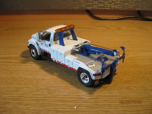 1/34 SCALE FIRST GEAR FORD F-650 TOW TRUCK , WHITE "AAA" , #19-2838 - Picture 7 of 24