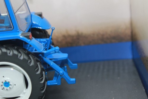UH 6442 FORD 5610 2WD Gen. 1 trattore limitato 1:32 nuovo + IMBALLO ORIGINALE - Foto 9 di 9
