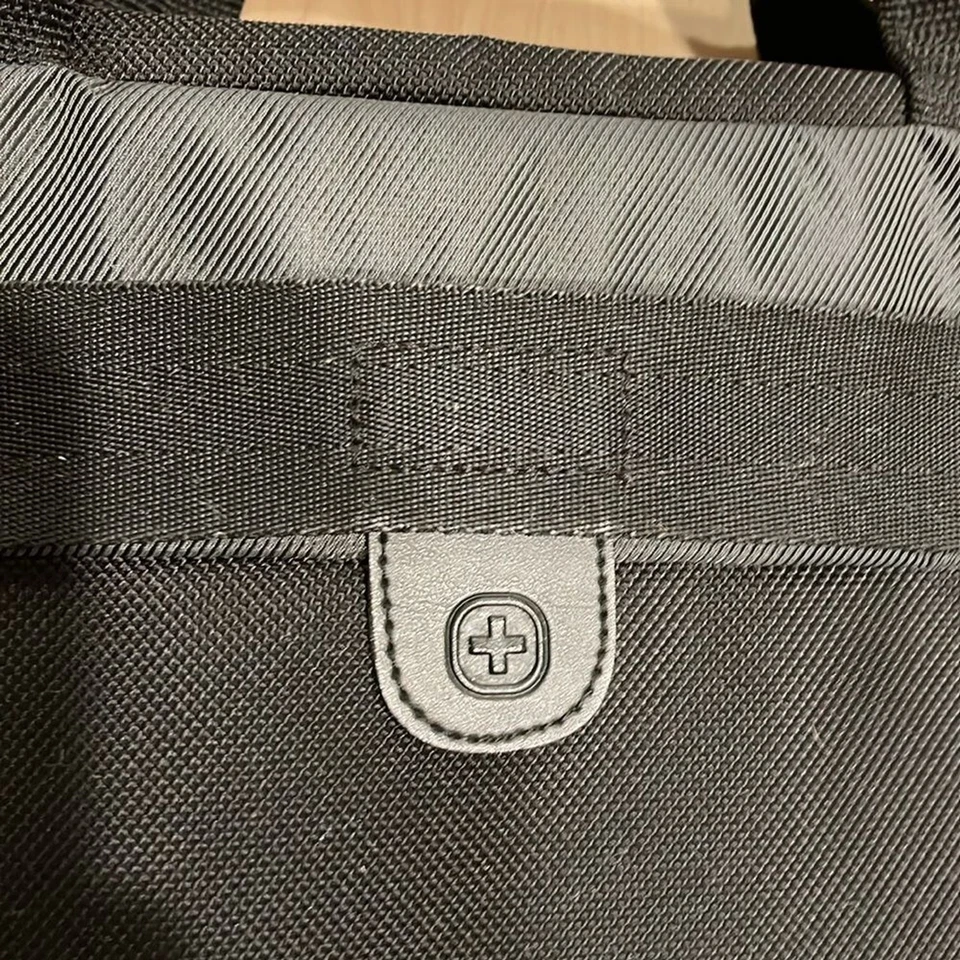 "Funda delgada para computadora portátil Wenger Swiss Company Black Legacy 17""" Foto 3 de 4