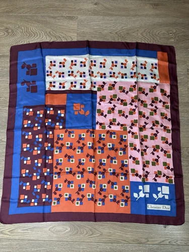 Foulard en soie CHRISTIAN DIOR 75*77 cm vintage