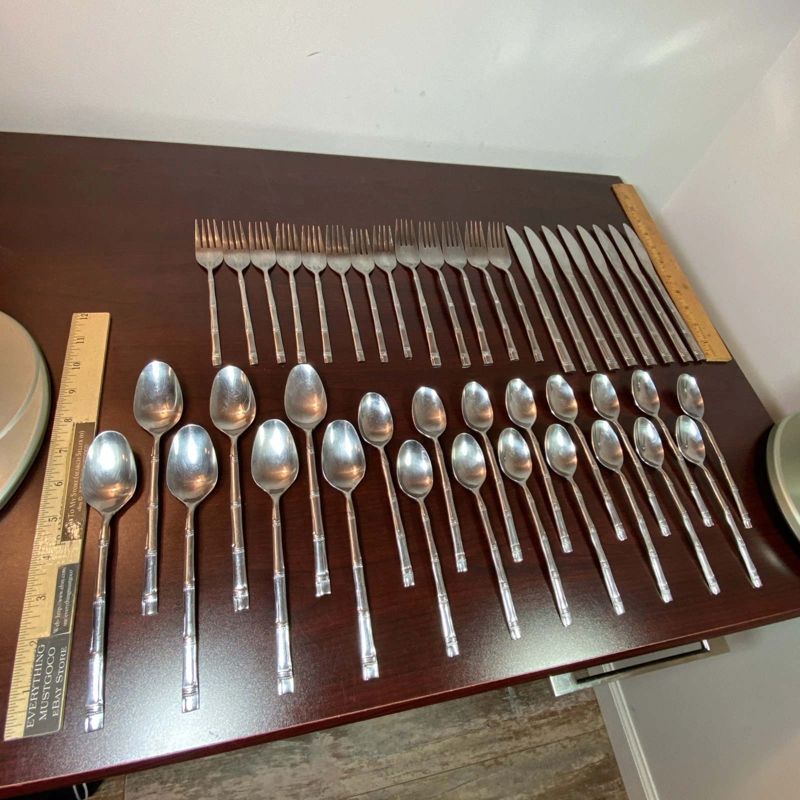 LOT 43 Vtg MCM Bamboo Tiki HR KOREA Stainless Tea Spoons Forks Serrated Knives
Opens in a new window