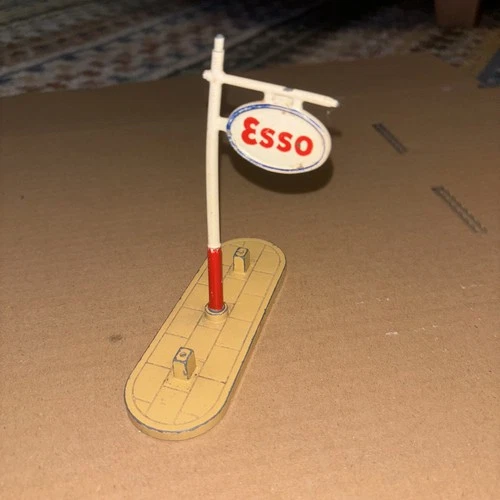Dinky Toys 781 ESSO 1960's petrol pump island vintage by Meccano England
