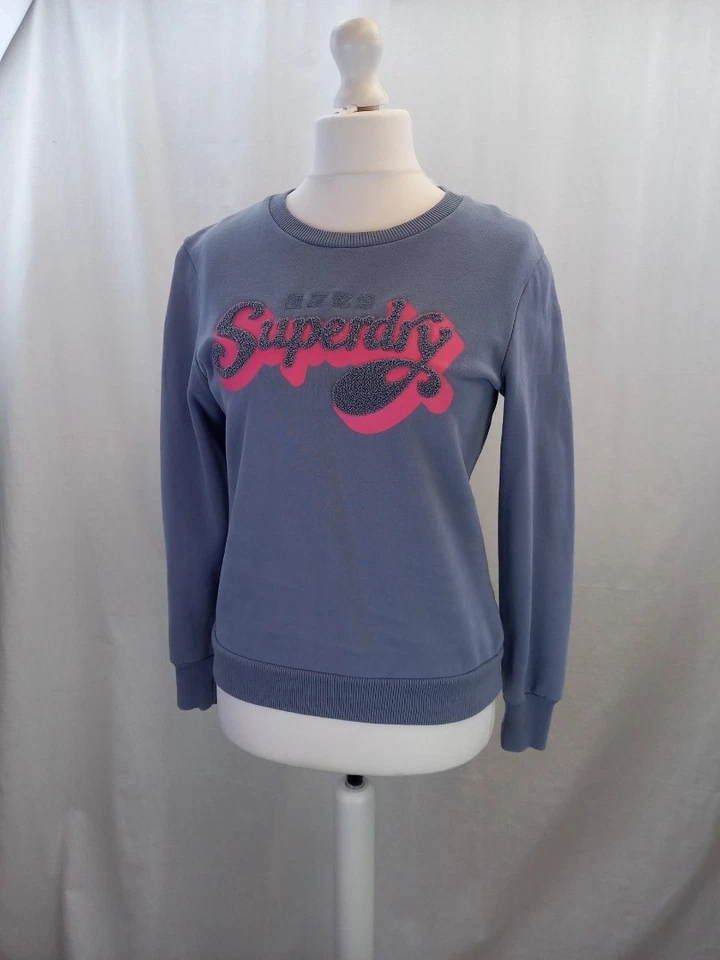 Superdry Sudadera Azul Cielo Rosa Manga Larga Retro Talla 10/12 En muy buena condición  Foto 2 de 4