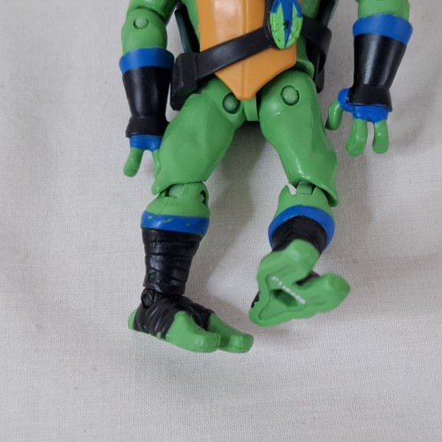 TMNT Paquete de Figuras y Accesorios Leonardo Splinter Discos Voladores y Ojo Naranja - Imagen 18 de 21