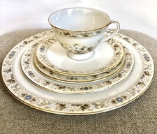 Royal Doulton Mandalay 5 Piece Place Setting Fine China Mint Condition