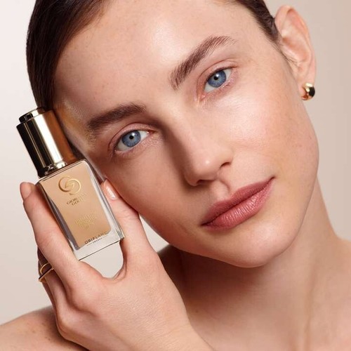 Oriflame Giordani Gold Eternal Glow Foundation SPF 25 Porcelain Warm - Vegan - Picture 8 of 11