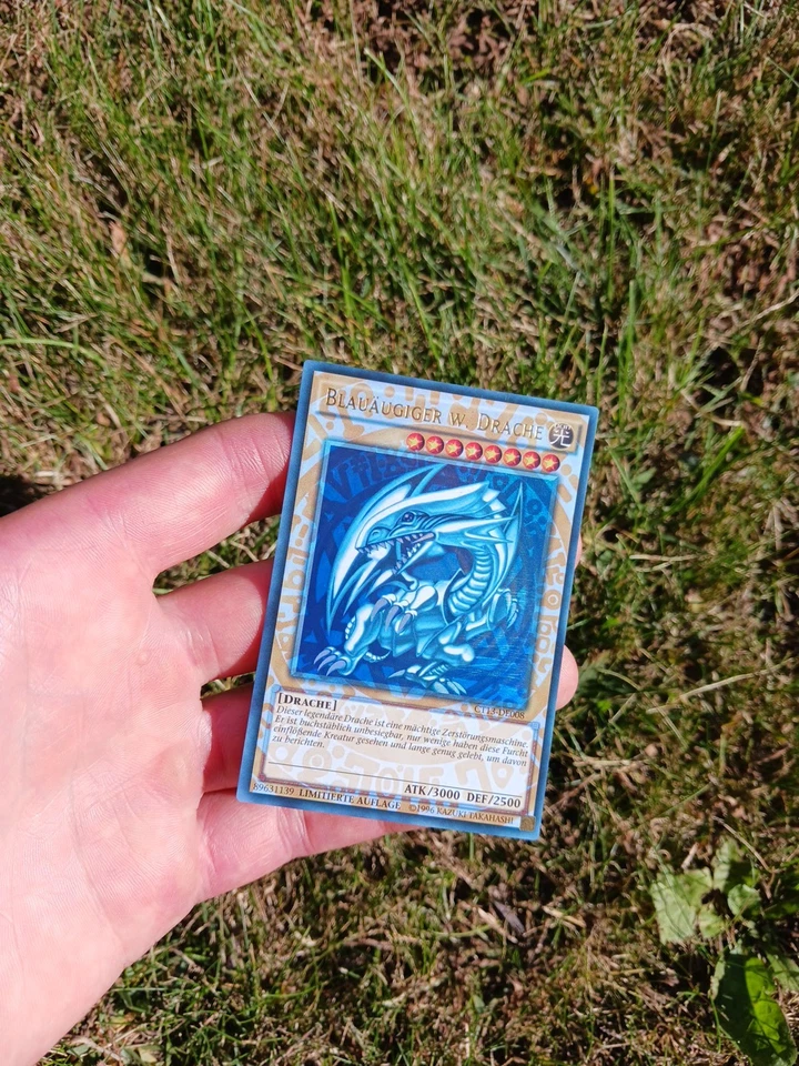 "Magician's Circle" German Blue-Eyes White Dragon CT13-EN008 - NM - Sun Bleached - Image 2 of 4