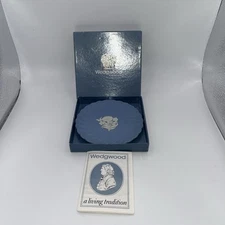 WEDGWOOD Jasperware Blue with White Floral Bouquet Scalloped Mini Plate