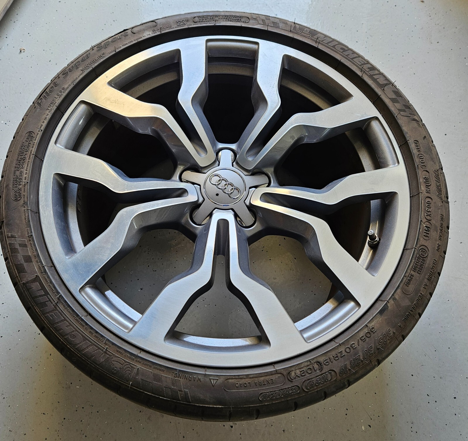 Audi R8 19" Rear Wheel 11 x 19 ET50 420601025AN Factory OEM