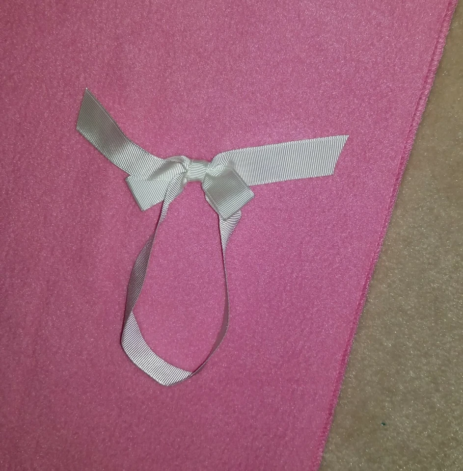 Manta polar rosa Baby Boom suave Lovey Girl lazo blanco Foto 2 de 4