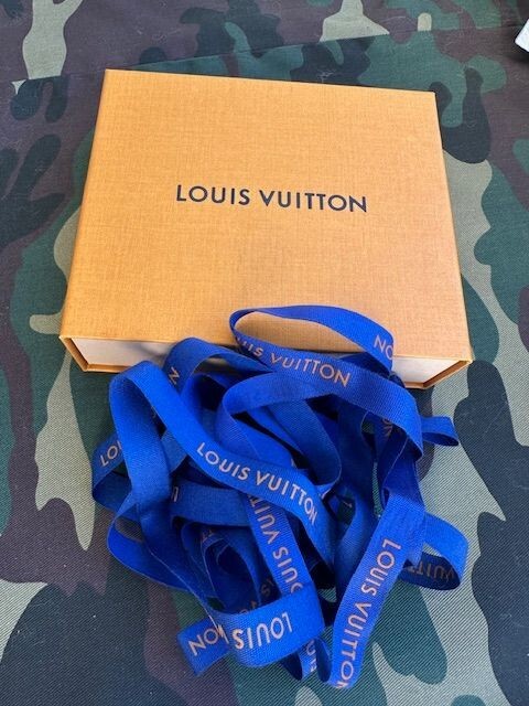 Boîte Tiroir Louis Vuitton Neuve en Carton Rigide Safran avec ses Deux Rubans Bleus Distinctifs