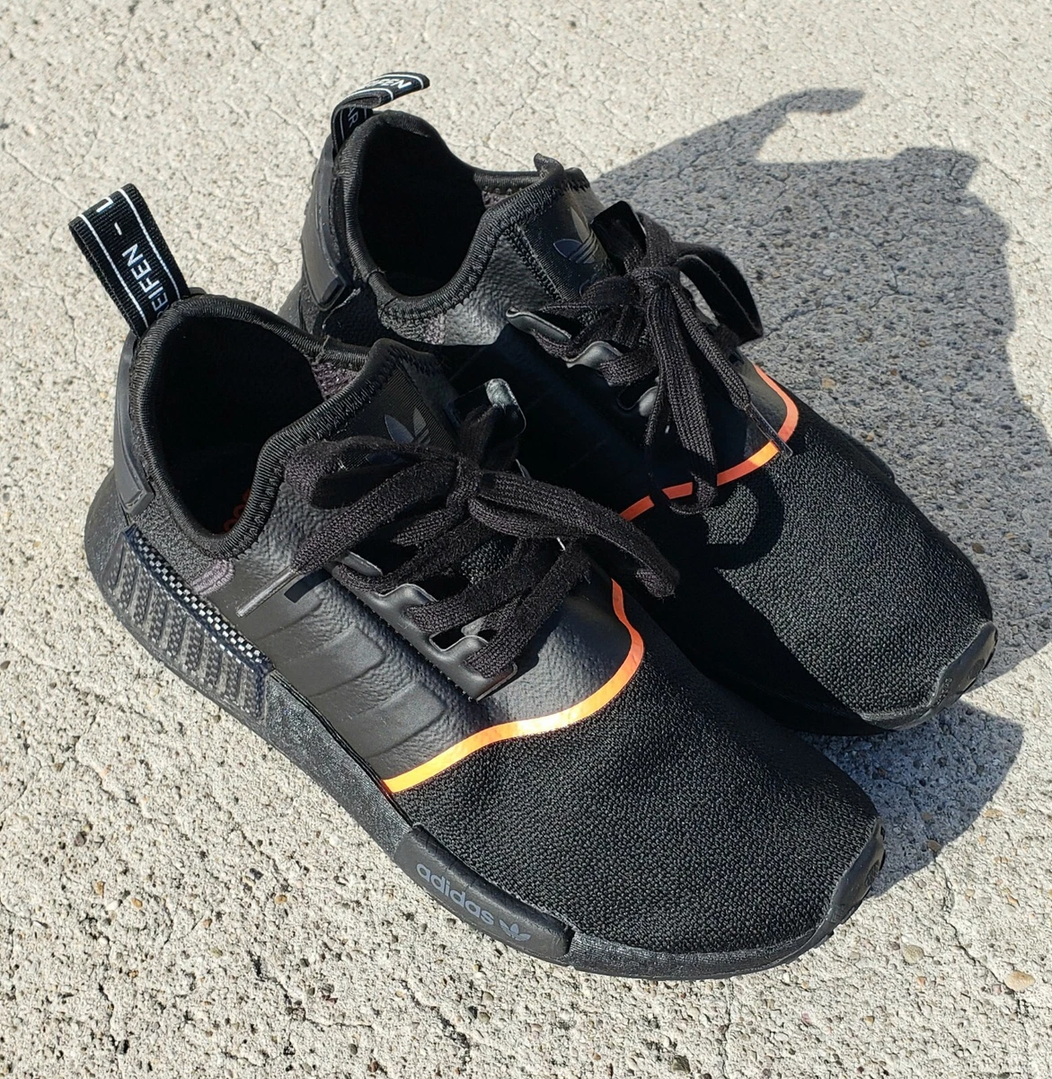 Nmd r1 core black shop solar red