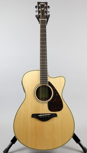 Yamaha FSX820C Small Body Acoustic-electric Guitar Natural