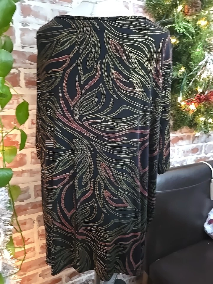 Kathy IRELAND Womens Top Sz 3xl Black Red Green Gold Print Short Sleeves Stretch - Image 3 of 4